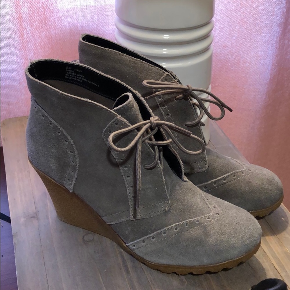 🔥🔥 SALE: Gray wedge shoes 🔥🔥🔥